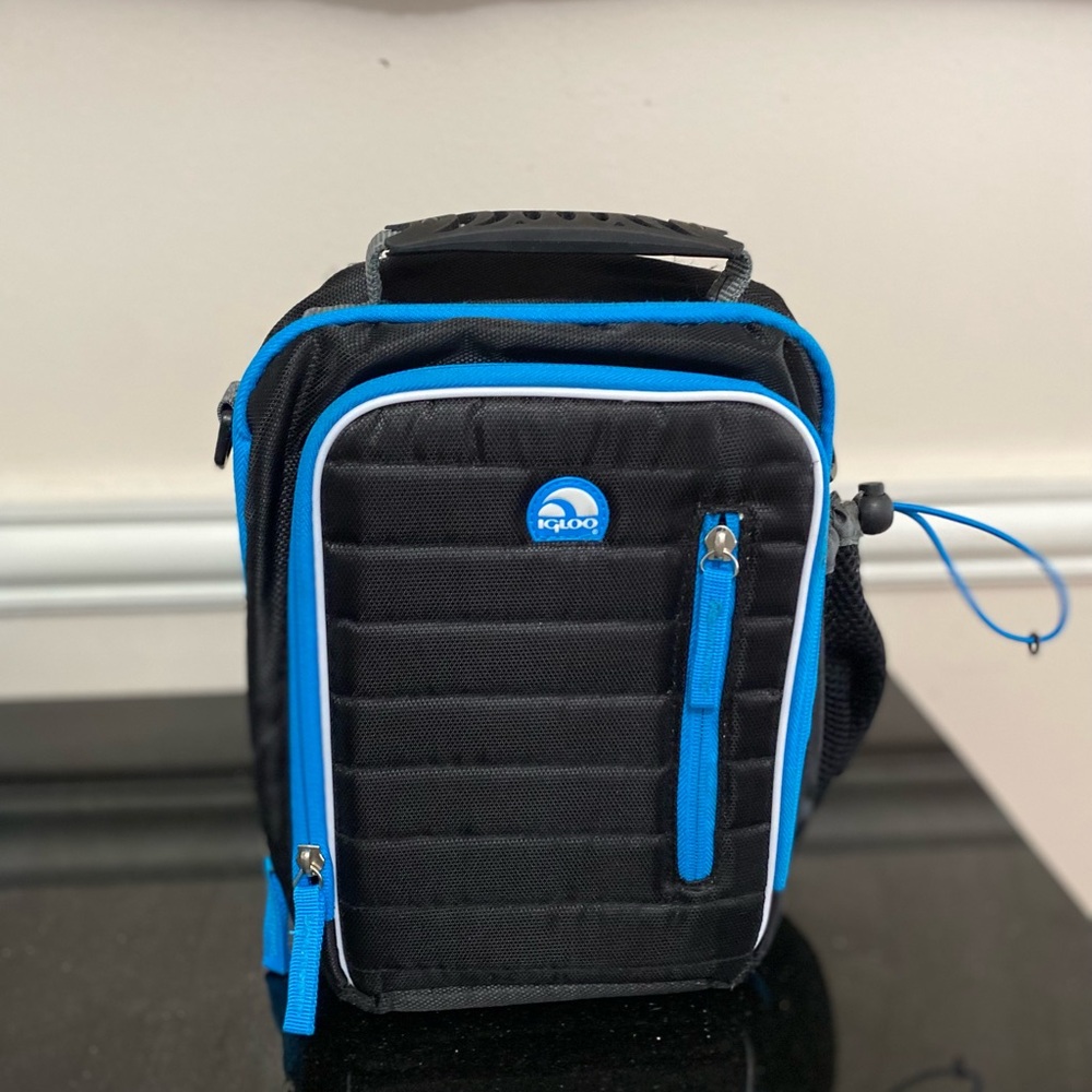 Igloo Black and Blue Insulated Lunch Bag